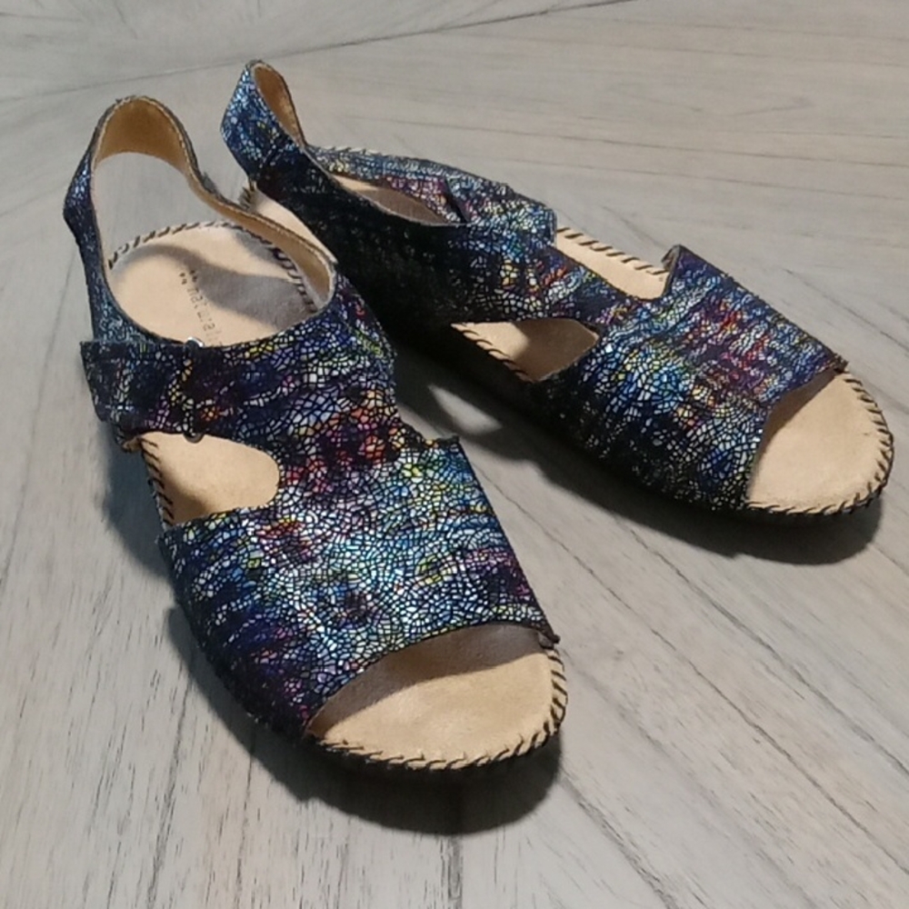 New, Multicolor Naturalizer sandal